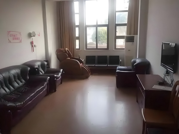杨幂在首映礼上的一个举动，让赵丽颖再成为焦点